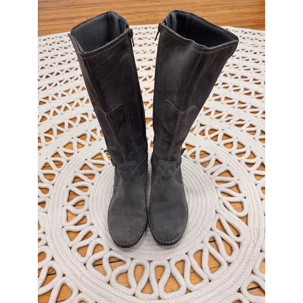 Clark's Gray Suede Knee High Boots Women's Size 7.5 M Side Zip Buckle‎ Detail